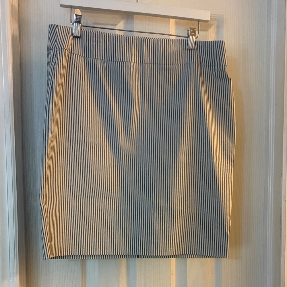 rw&co Striped Black and White Women's Pencil Skirt. Elegant and versatile